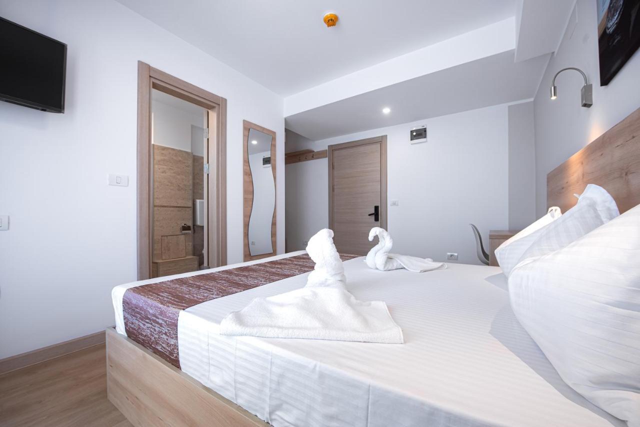 Hotel Polu-X Vama Veche Esterno foto