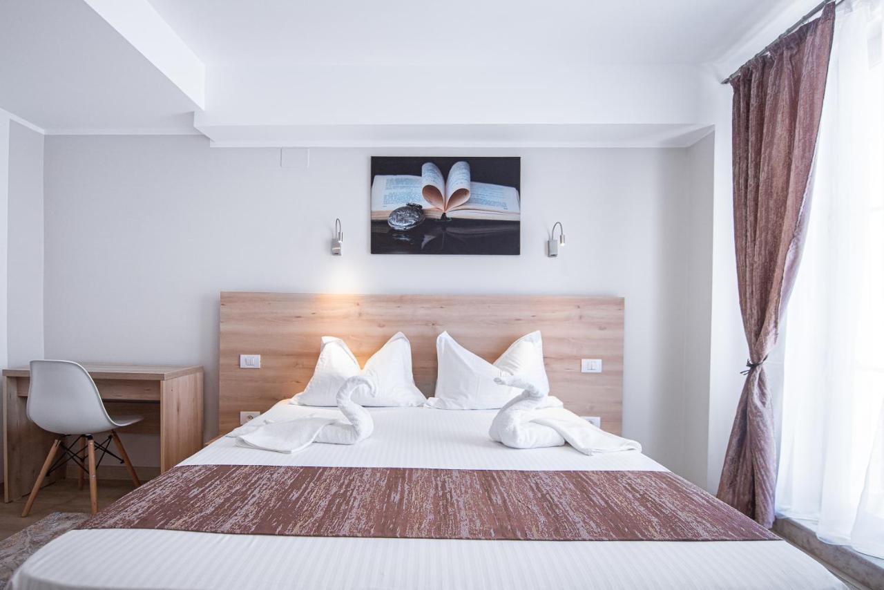 Hotel Polu-X Vama Veche Esterno foto
